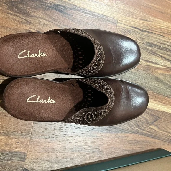 Clarks Women's Dark Brown Clogs Comfort Shows EUC Size 9 Brown Taylor Color - Picture 3 of 6